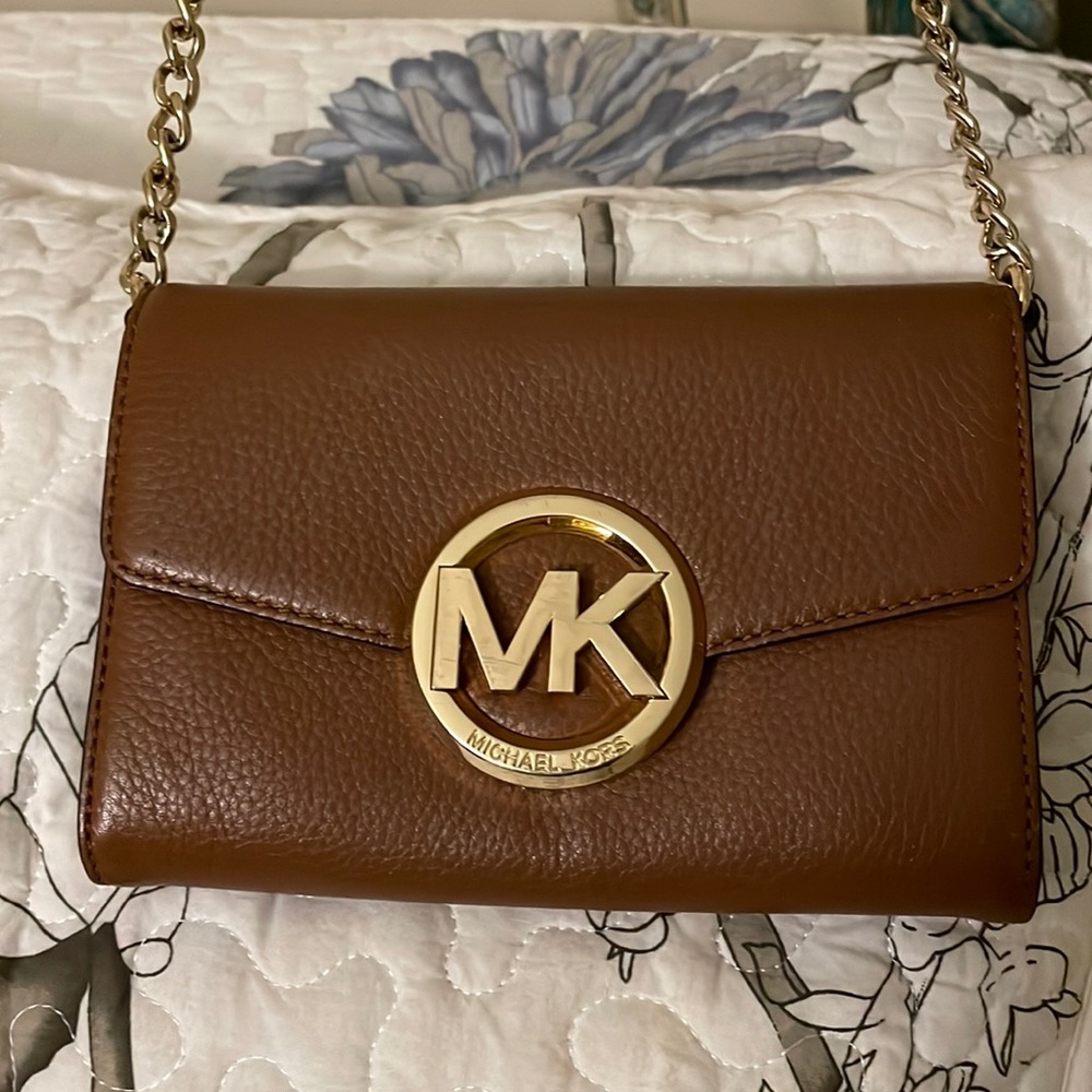 EUC Michael Kors, Pebbled Leather Crossbody